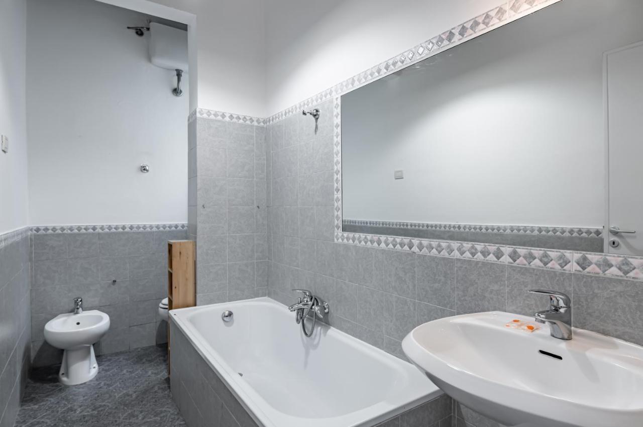 Ponte Vecchio Central Roomy Flat X7 Флоренция Экстерьер фото